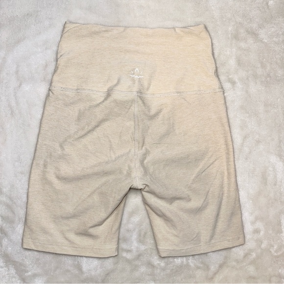 Beyond Yoga Cream Buttery Soft Biker Short Size Small - Picture 6 of 8